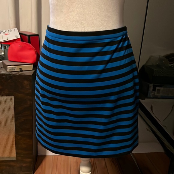 🆑FINAL PRICE‼️ Michael Kors size 8 blue and black striped skirt - Picture 1 of 3